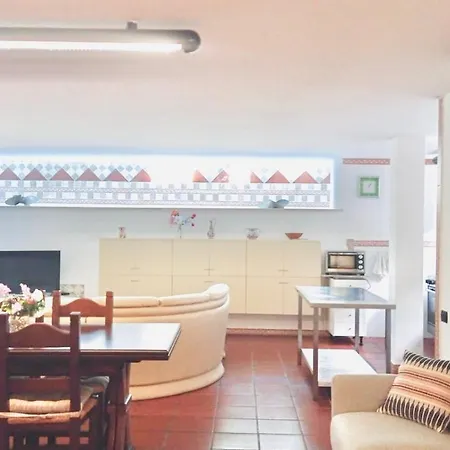 Apartment By The Sea *